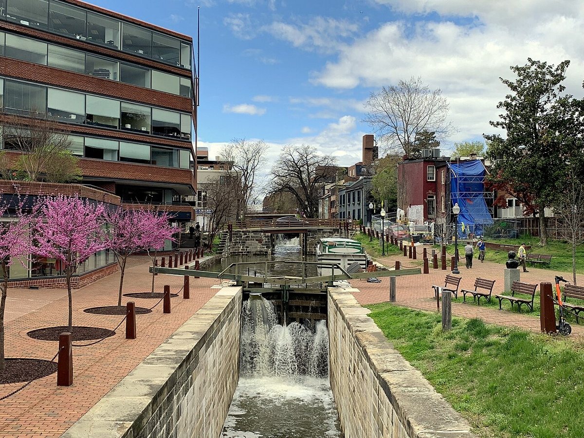 Towpath along the C&O Canal near Washington DC